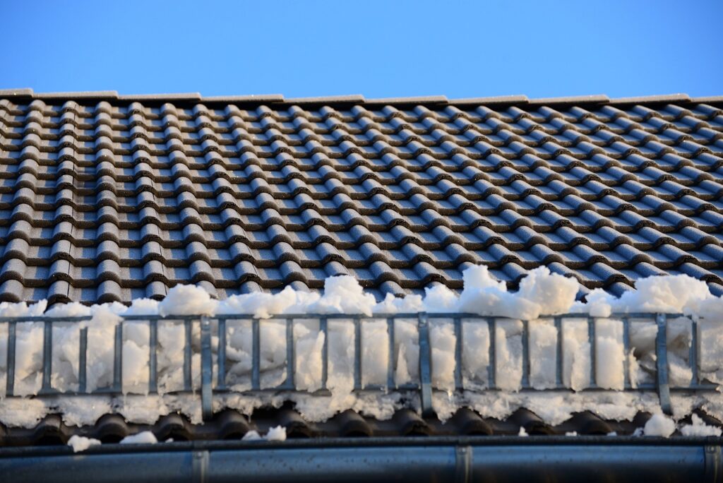 roof, snow, snow guard-6010719.jpg